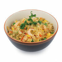 Mixed rice with chicken, shrimps, vegetables and egg