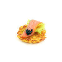 2523. Smoked salmon with crispy potato rösti
